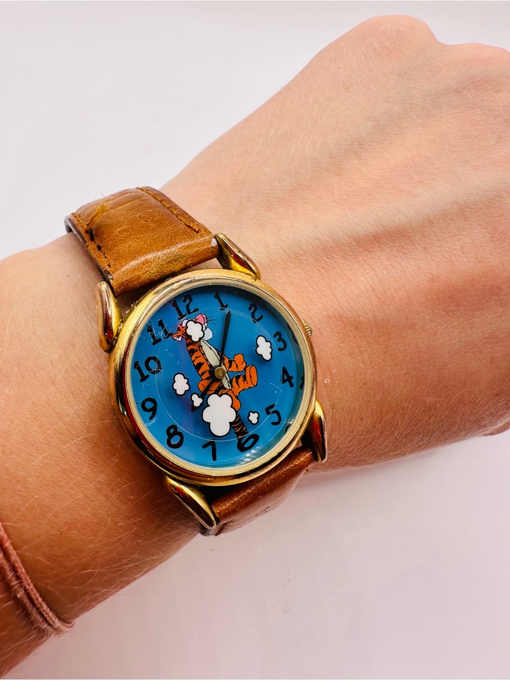 Vintage Disney Store Tigger Watch Moving Clouds DS-240 New Battery